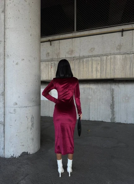 Kadın Uzun Kollu Yarım Balıkçı Yaka Büzgü Detay Kadife Kumaş Elbise - Resim 4