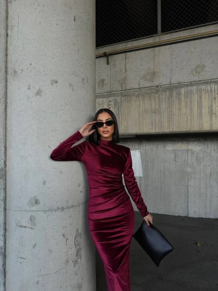 Kadın Uzun Kollu Yarım Balıkçı Yaka Büzgü Detay Kadife Kumaş Elbise - Resim 3