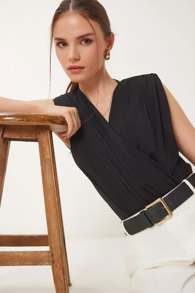 Kadın Sendy Kumaş Kruvaze Yaka Vatkalı Bluz ürün görseli