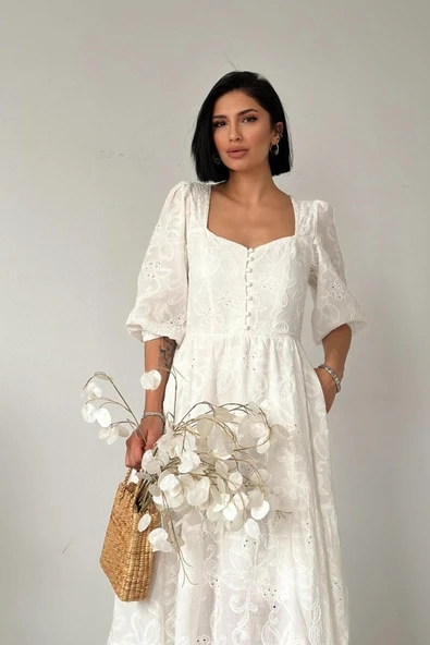Beyaz Düğmeli Brode Elbise - 2