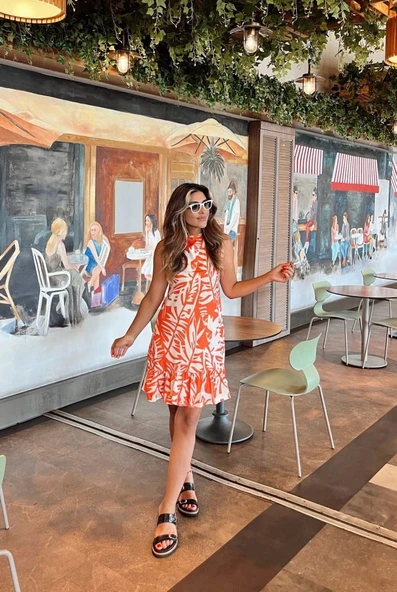 Kadın Sıfır Kollu Bisiklet Yakalı Fırfırlı Desenli Sofya Elbise ürün görseli