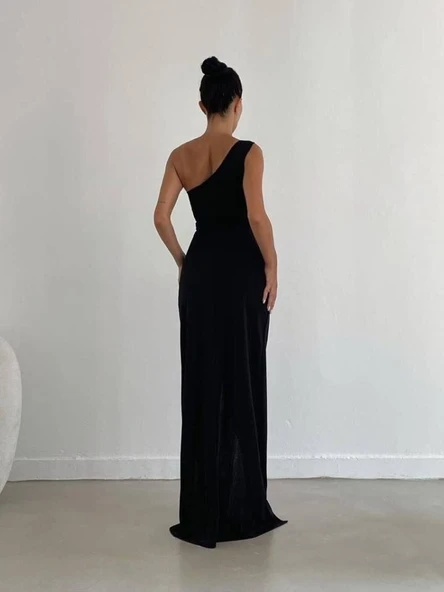 Kadın Dalgıç Krep Kumaş Tek Omuz Yırtmaç Detaylı Maxi Boy Elbise - Resim 4