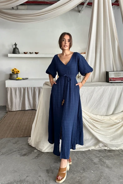 V YAKA BEL BONCUK BAĞLAMALI MÜSLİN ELBİSE YIRTMAÇ DETAYLI - Lacivert - Resim 2