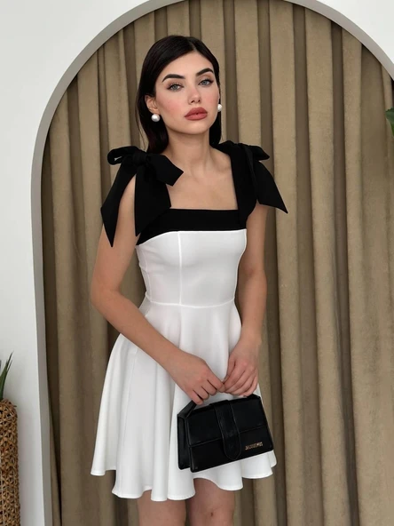 Cloche Omuzu Fiyonklu Elbise ürün görseli