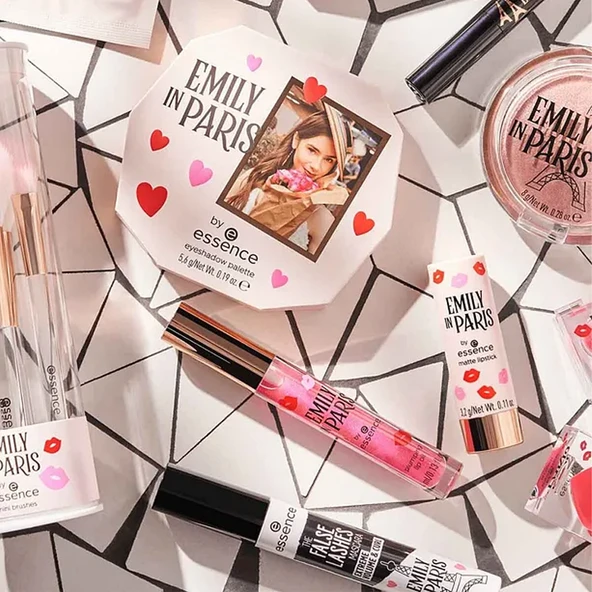 Essence Emily In Paris False Lash Mascara - 01 Get It Girl 10 ml - Resim 4