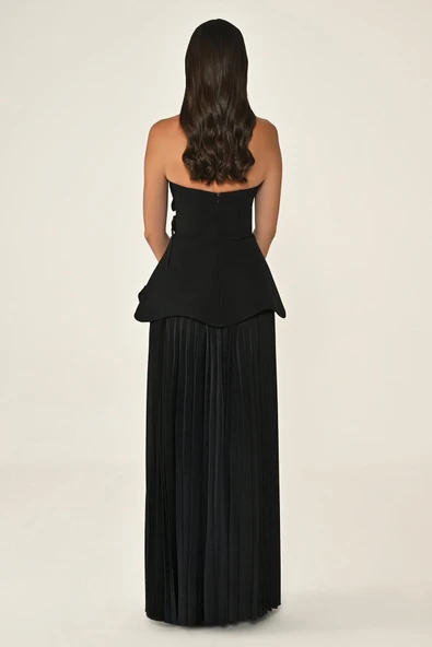 Straplez Çiçek Aksesuarlı Üstü Krep Eteği Piliseli Şifon Abiye Elbise - 8