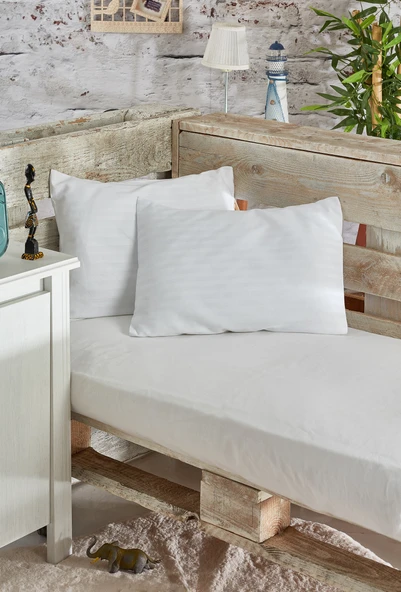 Komfort Home Bebek Çizgili Pamuk Saten Yastık Kılıfı 35x45 Cm (1 Adet) ürün görseli 1