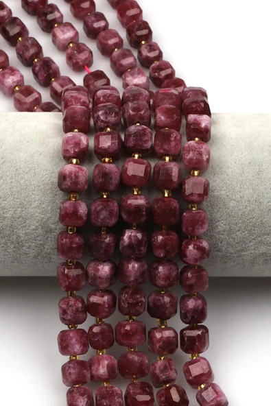 Bordo Renkli Kuvars Doğal Taş Dizi 8 mm Küp Kesim ürün görseli