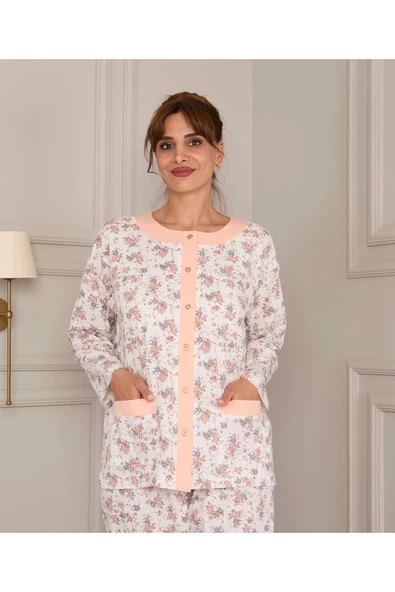 AYSUN TEKSTİL PAMUKLU KUMAŞTAN GENİŞ KESİM ÖNDEN KOMPLE DÜĞMELİ PEMBE KADIN PİJAMA TAKIMI ürün görseli