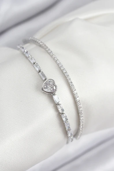 Pirinç Zirkon Taşlı Kalp Model Gümüş Renk Kadın Bileklik - EBJ250902W37734 ürün görseli