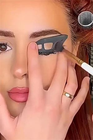 Göz Makyaj Asistanı - 2 Özel Far Fırçası, Göz Farı Araçları, Hızlı Makyaj Şablonları, Göz Farı Kalıpları, Kadın Başlangıç Seviyesi İçin Uygun,