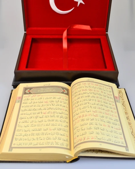 Ahşap Kutulu Nakış İşlemeli Türk Bayraklı Kuran-ı Kerim Seti (Orta Boy) - Resim 5