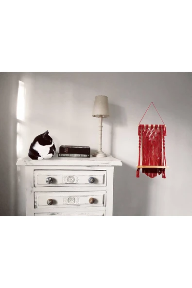 Kırmızı Ahşap Taranabilir Makrome Örgü Modelli Püsküllü Dekoratif Raflı Duvar Süsü Askısı - 2