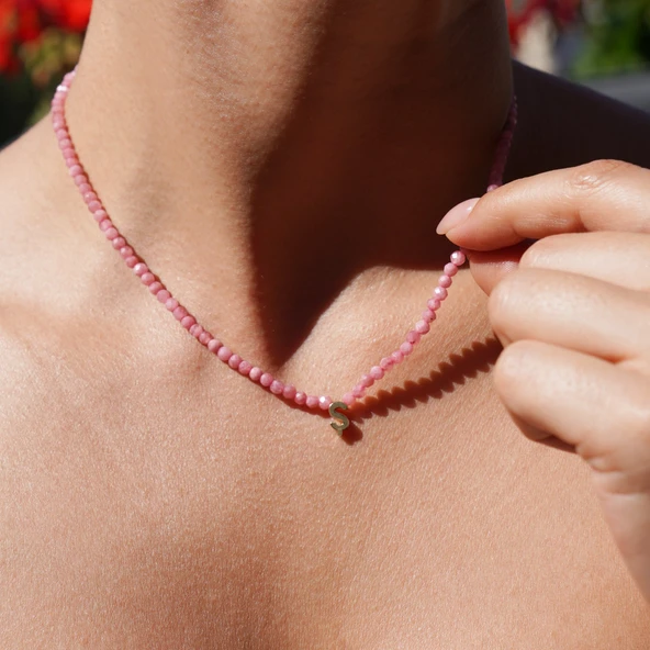 925 Ayar Gümüş Altın Kaplama Pembe Turmalin Doğal Taşlı Kişiye Özel Harf Kolye - NGS00122 ürün görseli 1