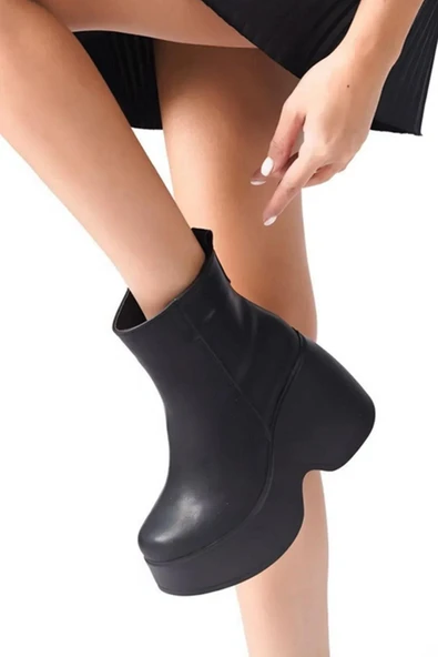 Kadın Celsi Siyah Yandan Fermuarlı 9 cm Yüksek Dolgu Topuklu Mevsimlik Kadın Kısa Bot Bootie - 2