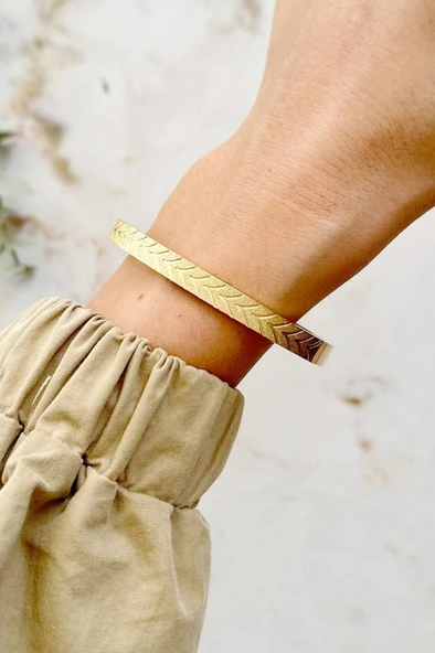 Yaprak Desenli Gold Çelik Kelepçe Bileklik - 2