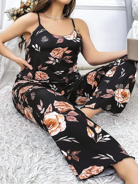 AmoraSecret AmoraSecret Büyük Beden Siyah Üstüne Çiçek Desenli İnce Askılı 2'li Pijama Takımı - 1