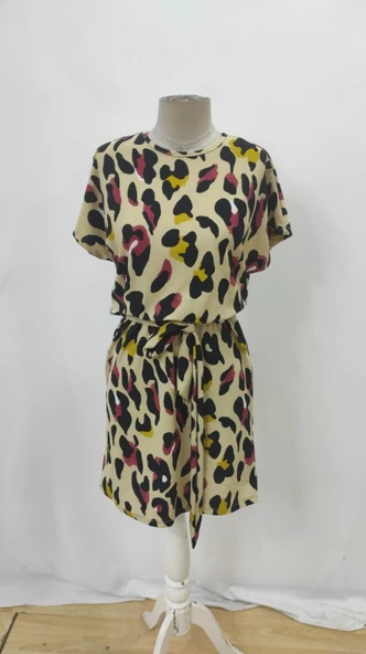 Kadın Kısa Kollu Yuvarlak Yaka Beli Kuşaklı Geometrik Desenli Süprem Elbise - Resim 4