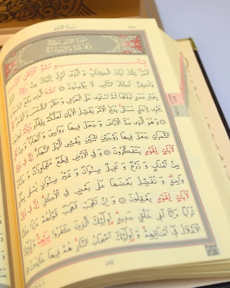 Ahşap Kutulu Nakış İşlemeli Besmele-i Şerifli Kuran-ı Kerim Seti (Hafız Boy) - Resim 10