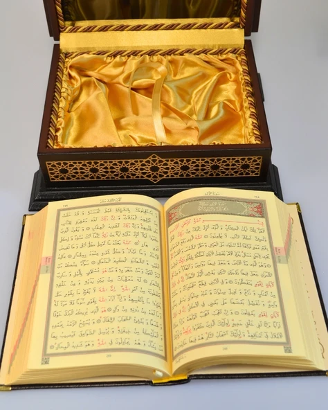 Ahşap Kutulu Nakış İşlemeli Besmele-i Şerifli Kuran-ı Kerim Seti (Hafız Boy) - Resim 2