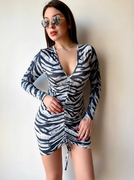 Kadın V Yaka önü Asansör Büzgü Detay Fırsat ürün Zebra Mini Elbise - Resim 3