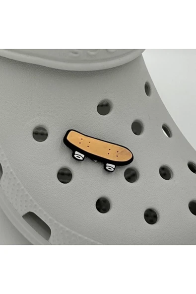 Crocs Terlik Süsü ve Aksesuarı , Çanta Süsü – Renkli Jibbitz Kaykay Görselli Figür Aksesuarı ürün görseli 1