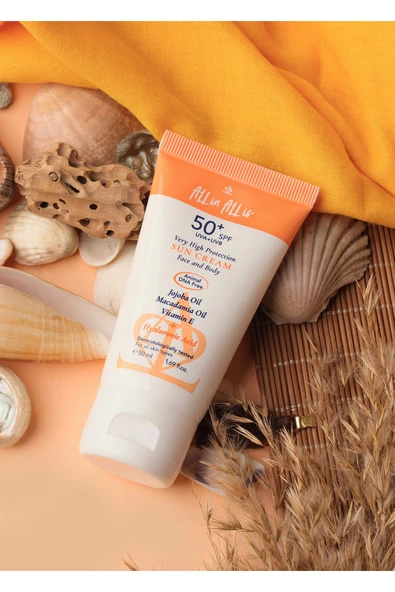 Hyalüronik Asit Ve Jojoba Yağı Içeren Spf 50+ Tüm Ciltler Için Yüksek Korumalı Güneş Kremi