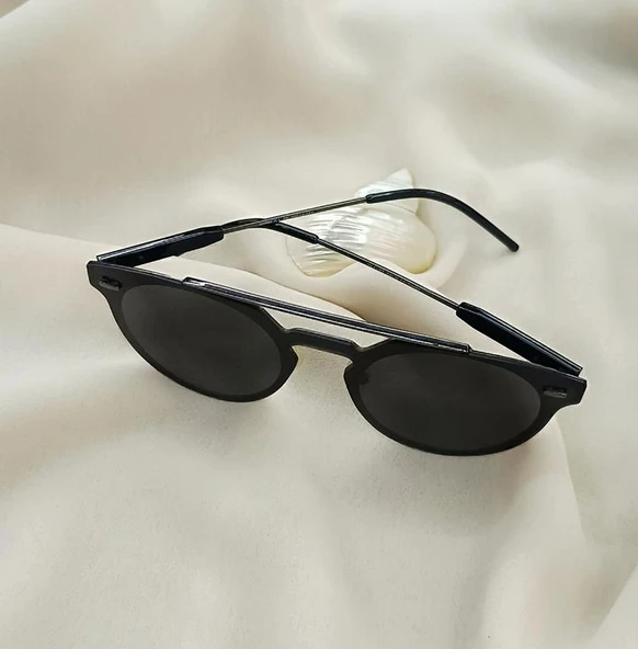 DK4197 COL.5 Kadın Güneş Gözlüğü Kutusunda ürün görseli