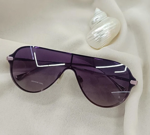 DK4204 COL.3 Unisex Güneş Gözlüğü Kutusunda ürün görseli