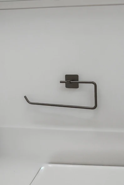 Egem Home Yapışkanlı Siyah Kare Rulo Havlu Askısı Solo Havlu Asacağı ürün görseli