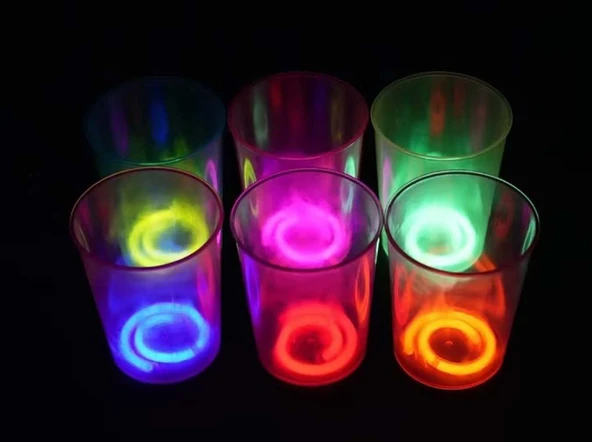 Karanlıkta Yanan Mega Glow Bardaklar 8 Adet - Resim 4