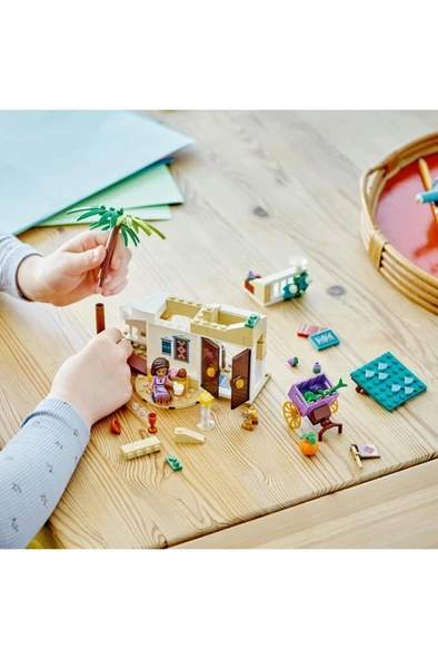 LEGO ® Disney Kral Magnifico'nun Kalesi 43224 Oyuncak Yapım Seti (613 Parça) - 1