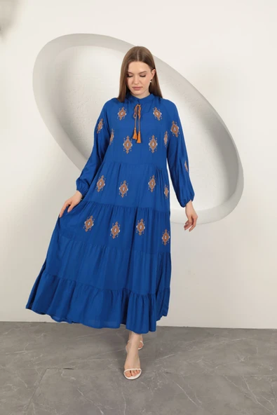 Viskon Kumaş Çıtır Nakışlı Elbise-Saks ürün görseli