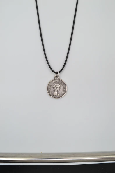 Kraliçe Elizabeth II (Genç Portre) Siyah Deri İp Kolye - Antik Gümüş Kaplama - Kadın Erkek - 60 cm ürün görseli 1