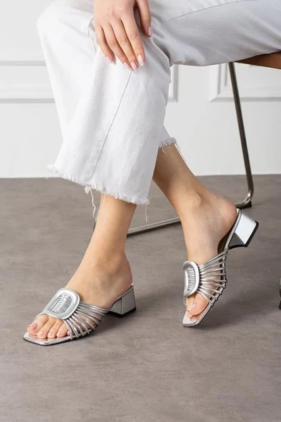 Anca Gümüş Rugan Topuklu Terlik - Resim 2