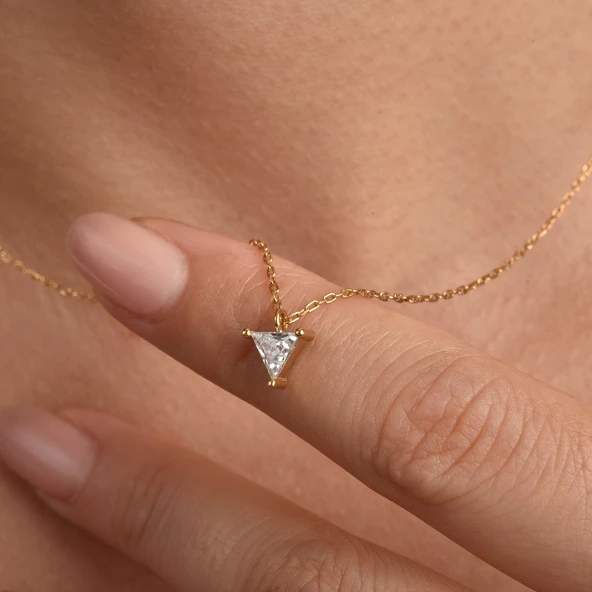 925 Ayar Gümüş Altın Kaplama Üçgen Tek Taş 6,50 mm Kolye - CNS00655 - Resim 3