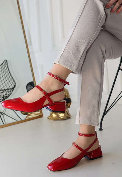 Karmi Kırmızı Rugan Topuklu Kemerli Ayakkabı - Resim 5