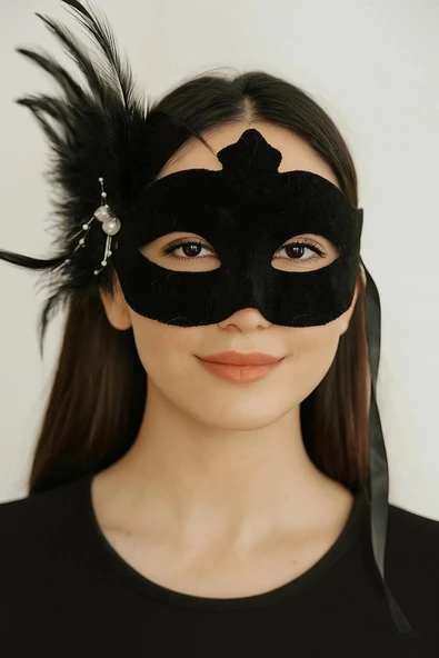 Siyah Renk Yandan Tüylü Süet Kaplama Beyaz İncili Parti Maskesi 18x15 Cm - Resim 3