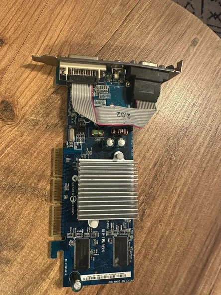 ASUS V9520-X/TD/128M görüntü kartı GeForce FX 5200 GDDR 2.EL KULLANILMIŞ ürün görseli 1