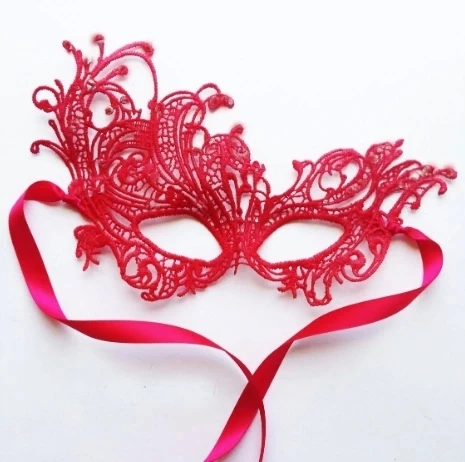 Kırmızı Renk Dantel Örgü İşlemeli Parti Maskesi Model 1 ürün görseli