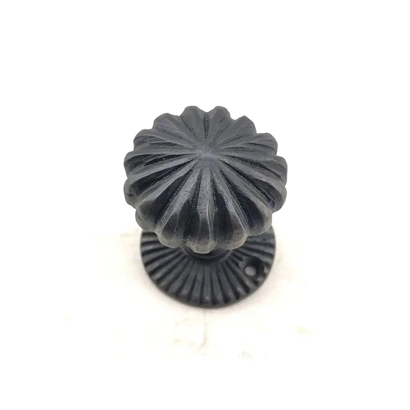 Antika Tarz Dekoratif Pirinç Açarlı Kapı Babası - 50mm, Oksit - 1