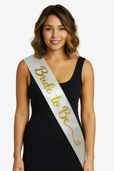 Beyaz Saten Üzerine El Yazısı İtalik Altın Bride To Be Kuşağı 10 Cm Genişlik ürün görseli