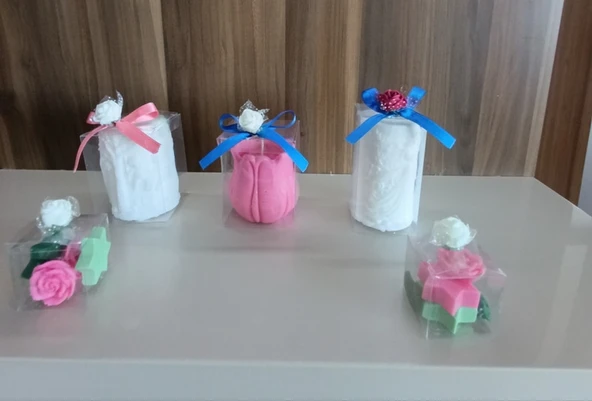 Taçlı prenses  salıncakda ki çocuklar lale ve yıldız görünümlü Kokulu Doğal beyaz pembe yeşil renk 5li Dekoratif  mum ürün görseli