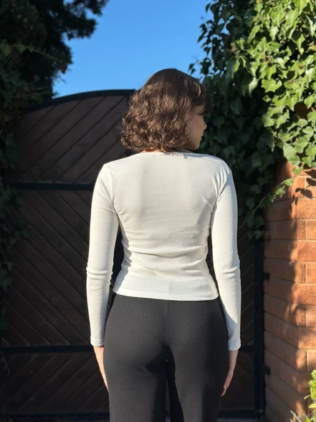 Çerçeve yaka kaşkorse bluz beyaz - Resim 4