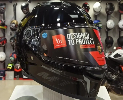 MT STINGER 2 FF - 126 PARLAK SİYAH KAPALI KASK PARLAK SİYAH ürün görseli 1