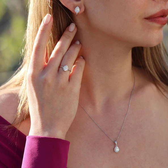 Etrafı Pırıltılı Taşlarla Çevirili Damla Montür Sky Diamond Gümüş Set ürün görseli