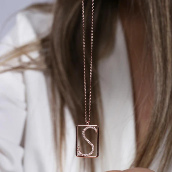 S Harfi Zirkon Taşlı Rose Gold Kaplama Çerçeveli Gümüş Kolye ürün görseli 1