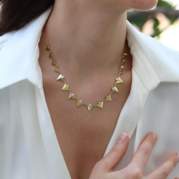 Taşlı Üçgen Trend Gold Gümüş Kolye ürün görseli 1