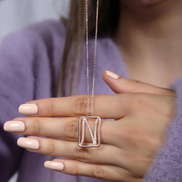 N Harfi Zirkon Taşlı Rose Gold Kaplama Çerçeveli Gümüş Kolye ürün görseli 1