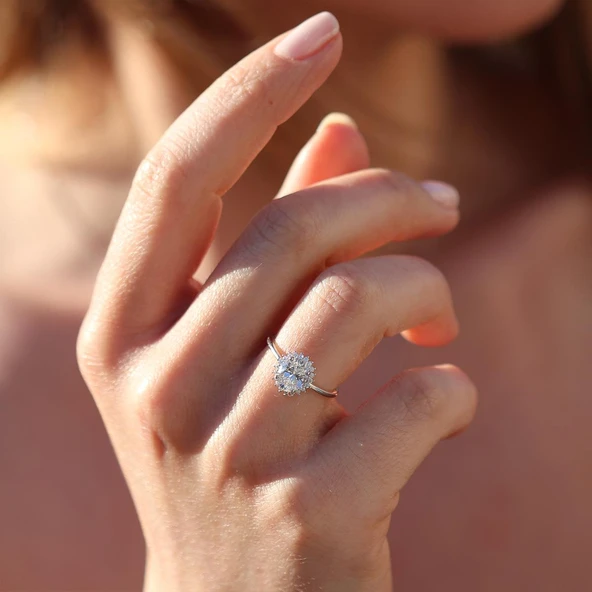 Etrafı Pırıltılı Taşlarla Çevrili Elips Montür Sky Diamond Gümüş Set - Resim 4